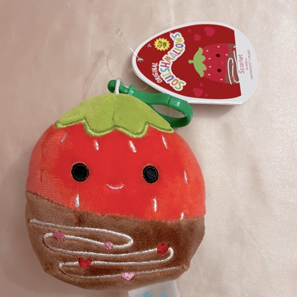 Squishmallow Scarlet clip 3.5 in